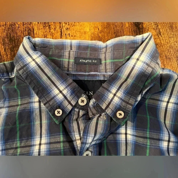 American Eagle Outfitters | athletic fit men’s shirt. Size: L - Picture 15 of 15
